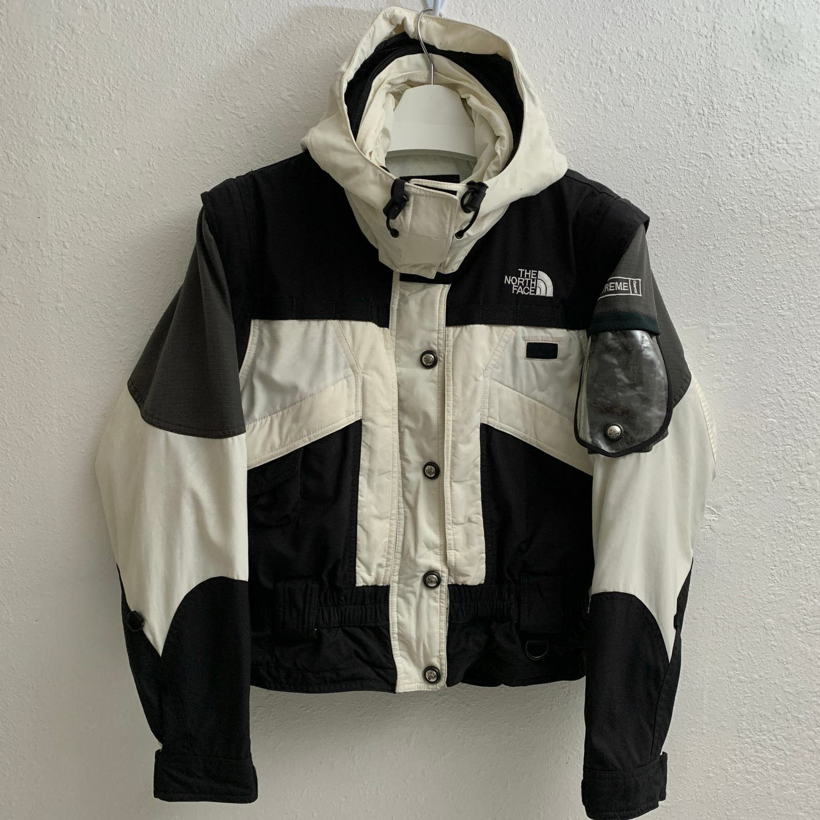 image of The North Face Steep Tech Ski Cyber Cropped Extreme Jacket 6 in White, Women's (Size Small)