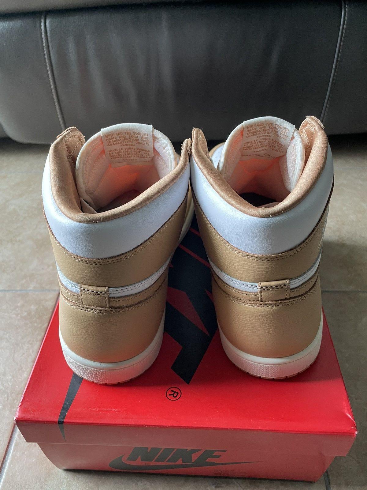 Jordan Brand WMNS AIR JORDAN 1 RETRO HI OG/RALINE Size US 12 / EU 45 - 4 Thumbnail