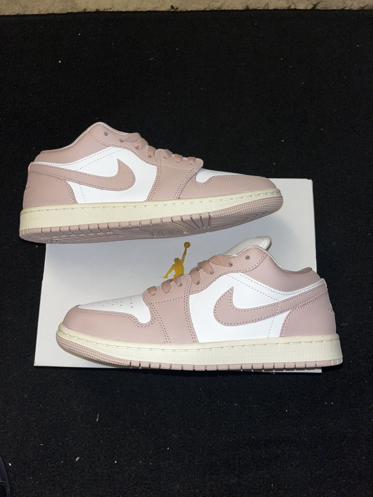 Jordan 1 low pink/white 8M/9.5W