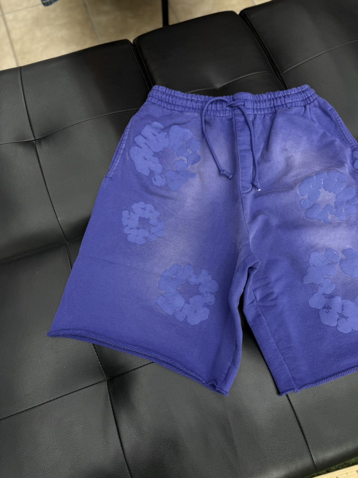 DENIM TEARS Denim Tears 2025 Blue Cotton Wreath Shorts Size XS Size US 29 - 2 Thumbnail