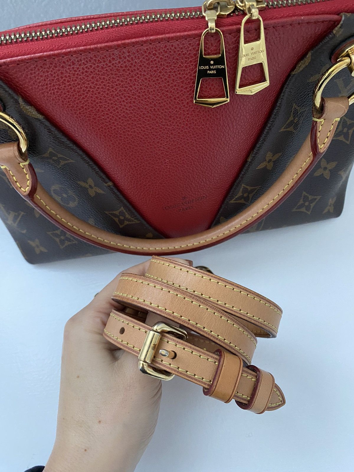 Louis Vuitton Authentic Louis Vuitton V Tote BB Size ONE SIZE - 18 Thumbnail