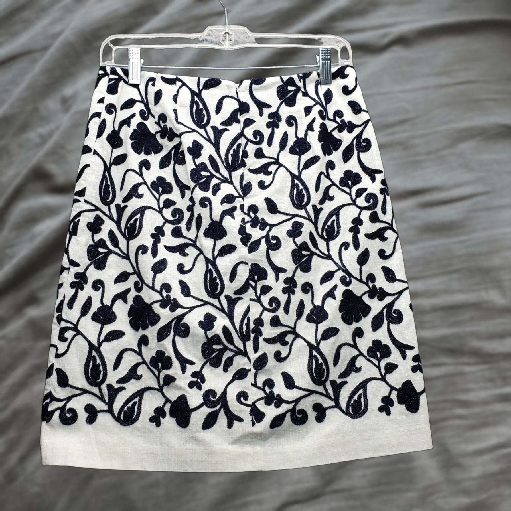 Talbots Talbots A-Line Skirt Women's 4P Petite Multicolor Embroidered Floral Lined Back Zipper Womens Size 4P Mens? Size 27" / US 4 / IT 40 - 1 Thumbnail