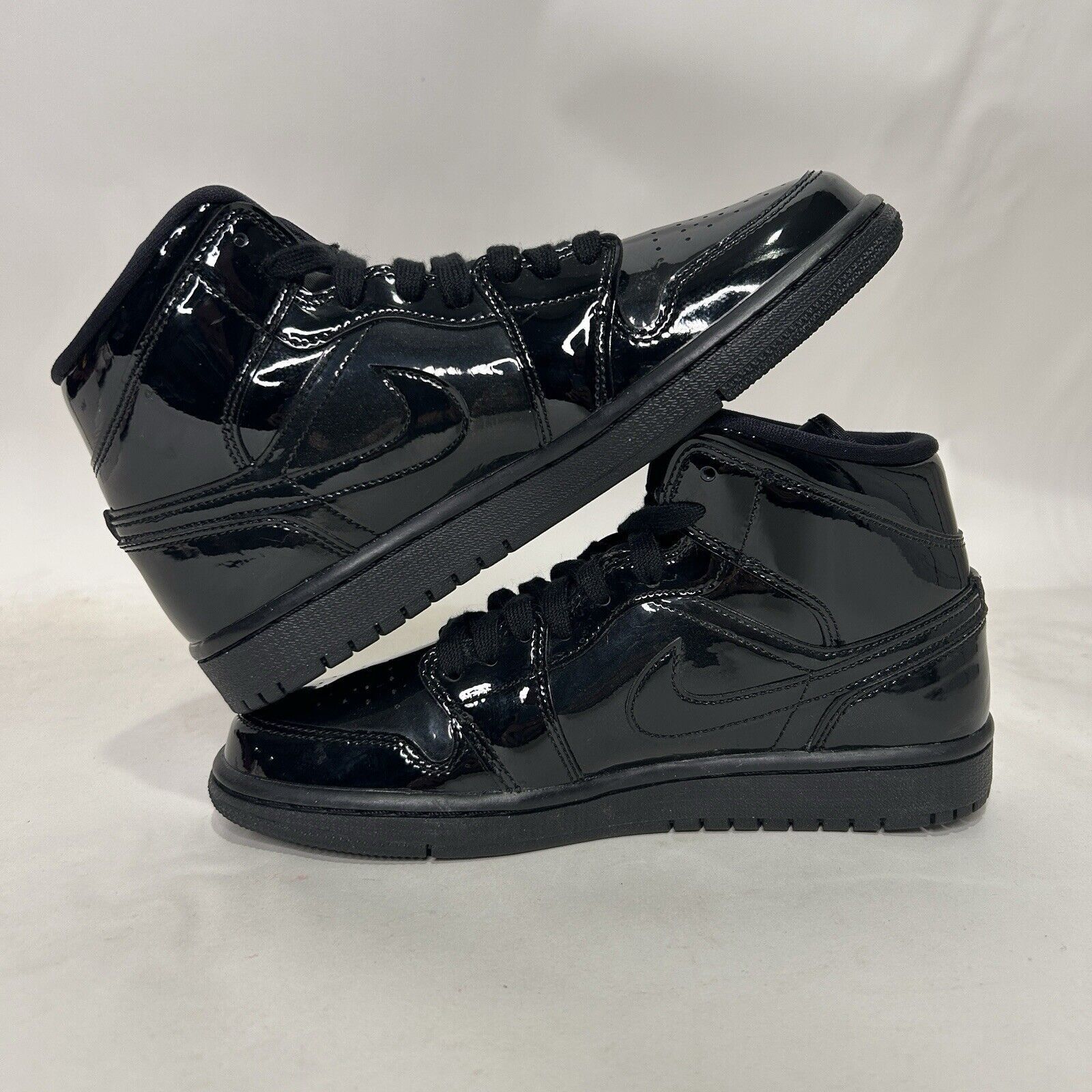 Jordan Brand Nike Air Jordan 1 Mid Retro WMNS Patent "Triple Black" Size US 7 / IT 37 - 3 Thumbnail