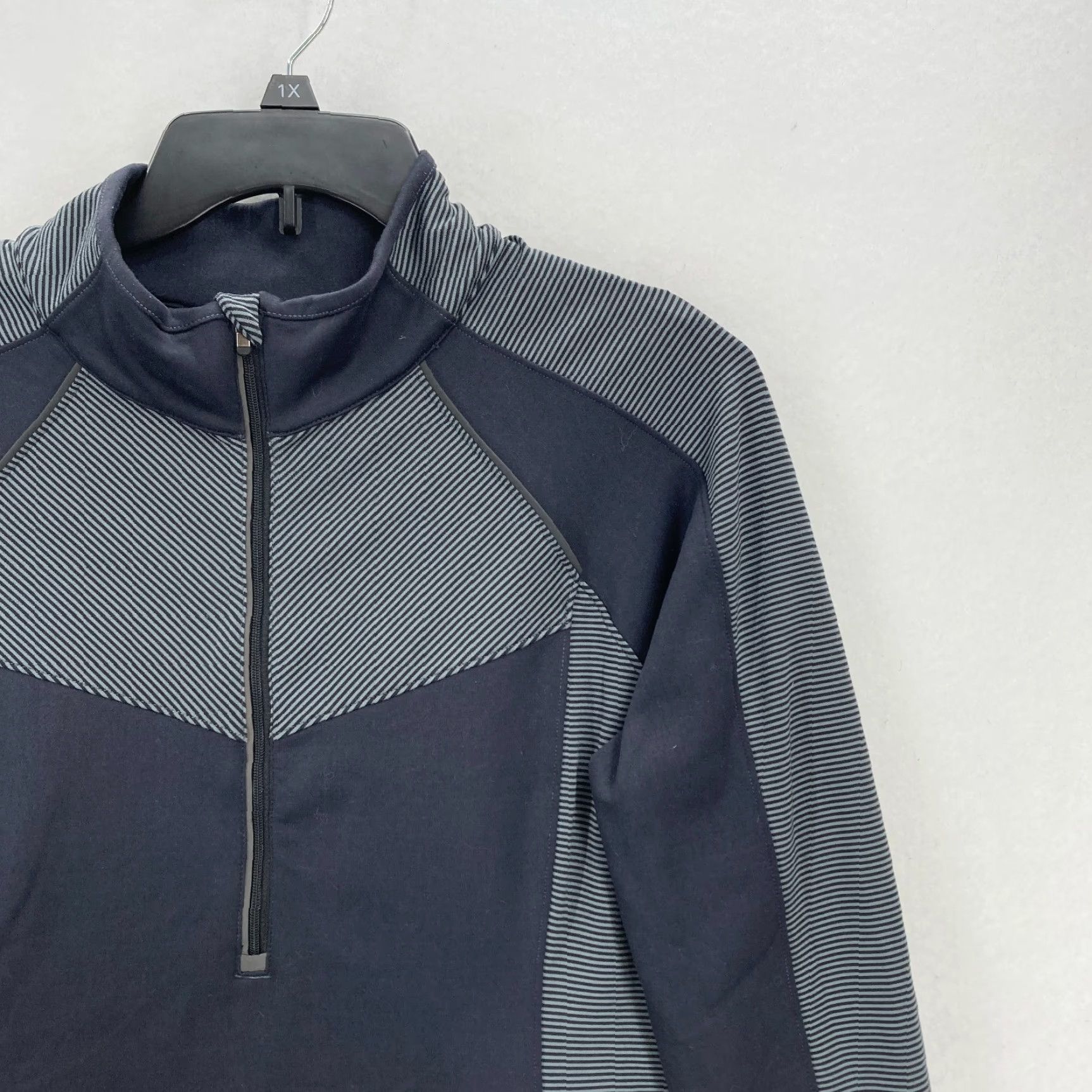 Athleta Athleta Spotlight Pullover Shirt Women Large Black Gray Run Half Zip Stretch Size L / US 10 / IT 46 - 2 Thumbnail
