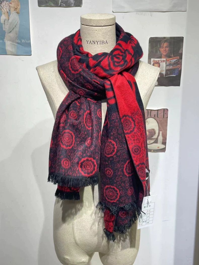 Chanel Vintage Chanel Wool Scarf with Rose Pattern -2505 Size ONE SIZE - 2 Thumbnail