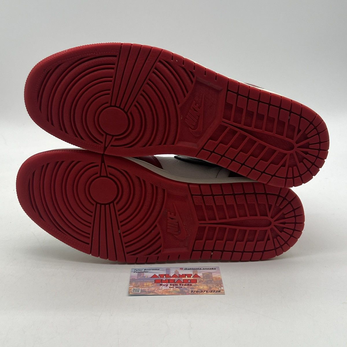 Nike Air Jordan 1 high homage to home Size US 10 / EU 43 - 7 Thumbnail