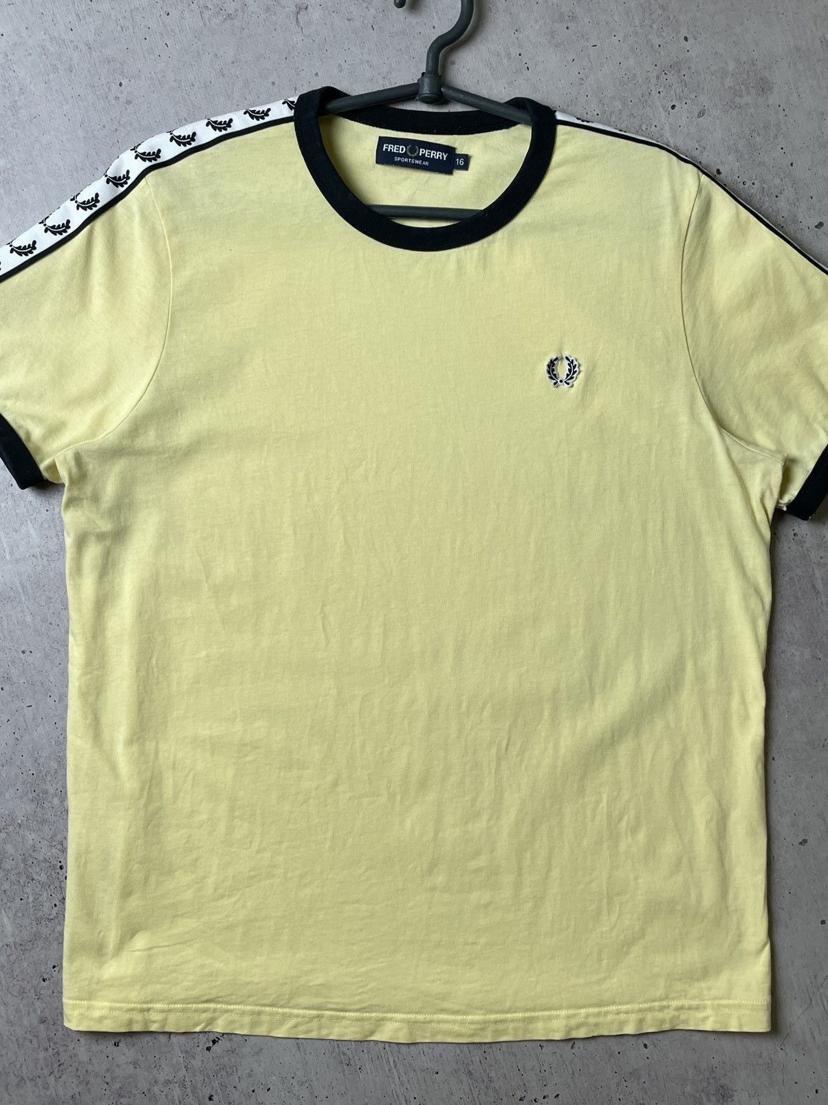 Fred Perry Fred Perry lamps T-shirt Size US M / EU 48-50 / 2 - 2 Thumbnail