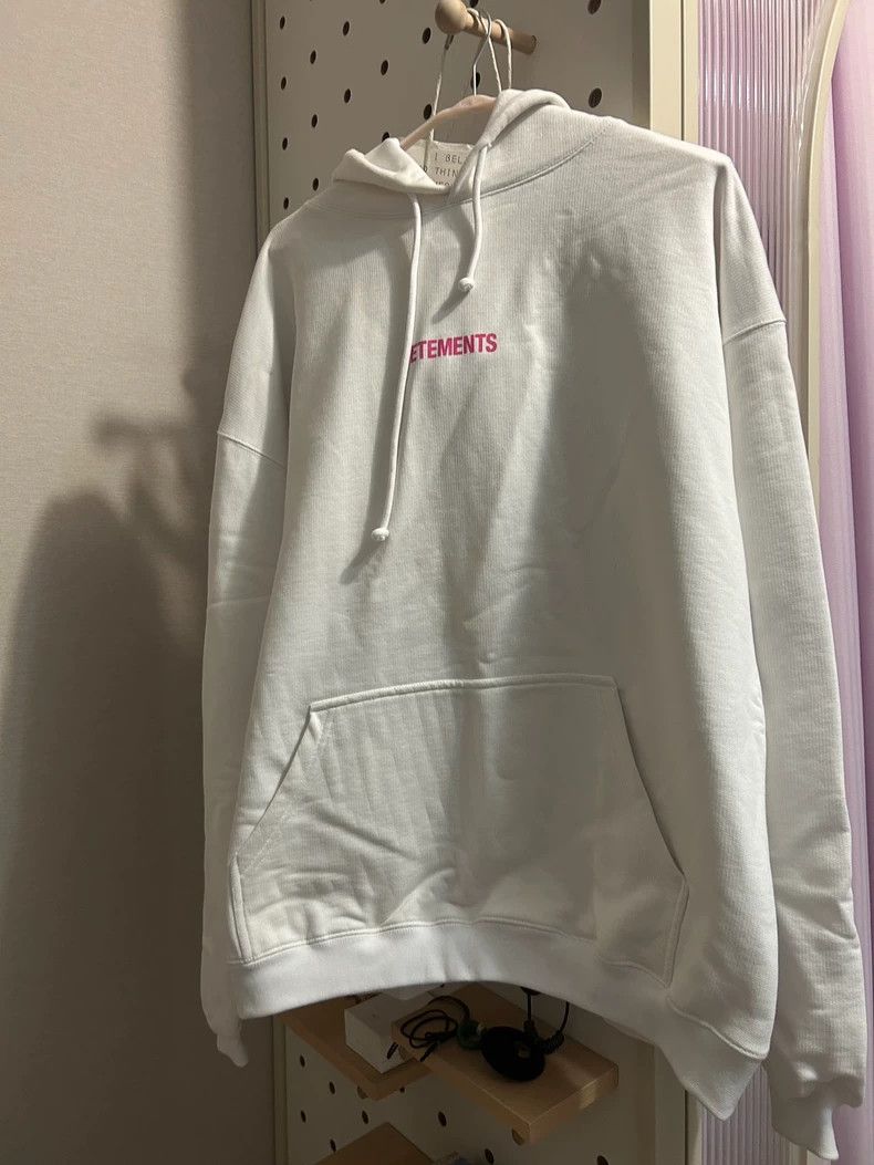 Vetements Vetements Sweater White Size US M / EU 48-50 / 2 - 1 Thumbnail