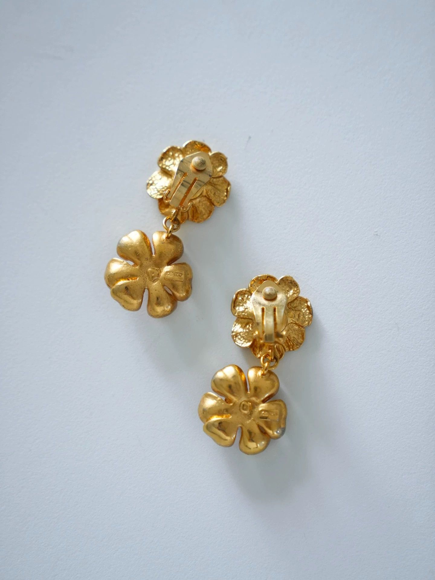 Kenzo Kenzo Vintage Floral Pearl Ear Clips Size ONE SIZE - 4 Thumbnail