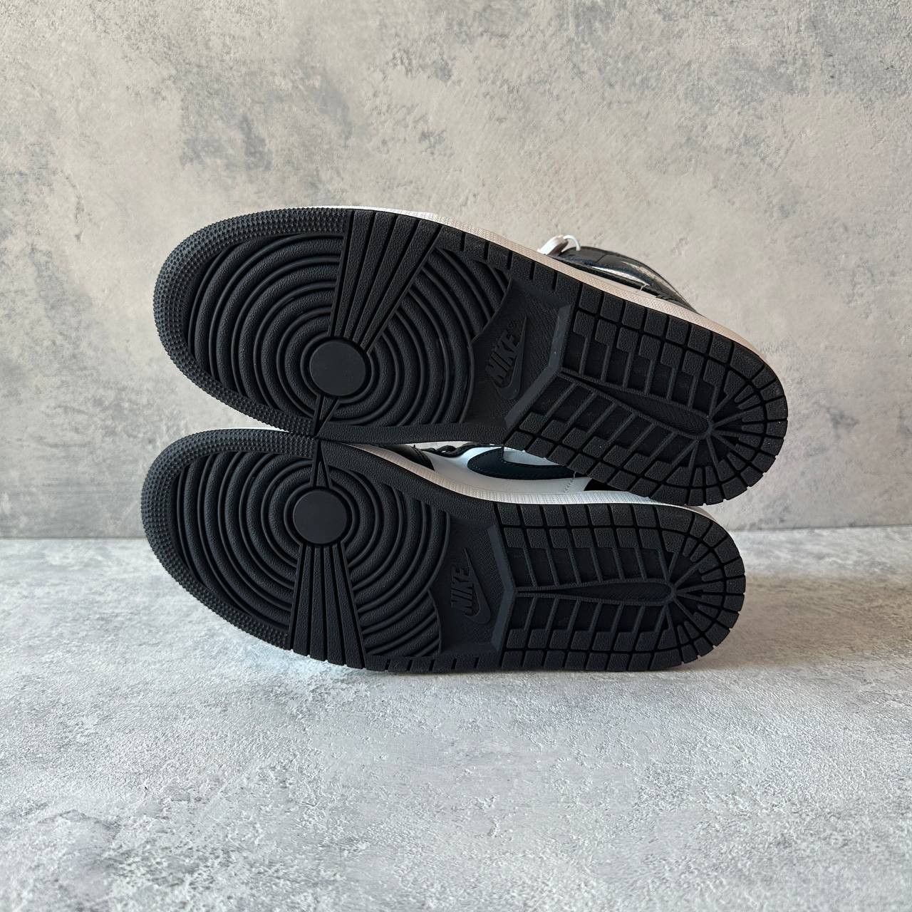 Jordan Brand Air Jordan 1 Mid 'Off Noir Toe' DQ8426-010 Size 42,5 Size US 9 / EU 42 - 7 Thumbnail