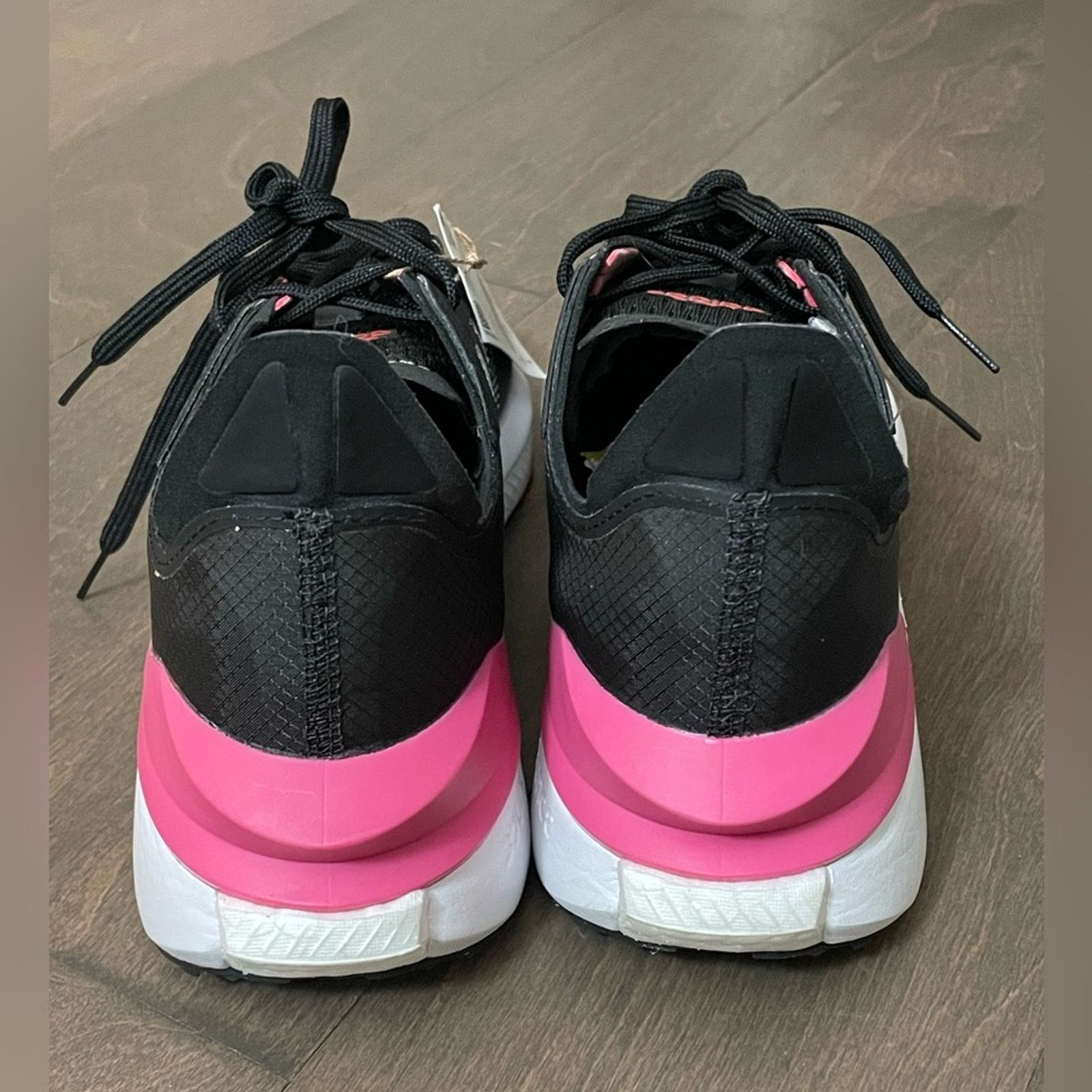 Adidas Adidas Womens Avryn in Core Black/Pink Fusion - Size 9 Size US 9 / IT 39 - 4 Thumbnail