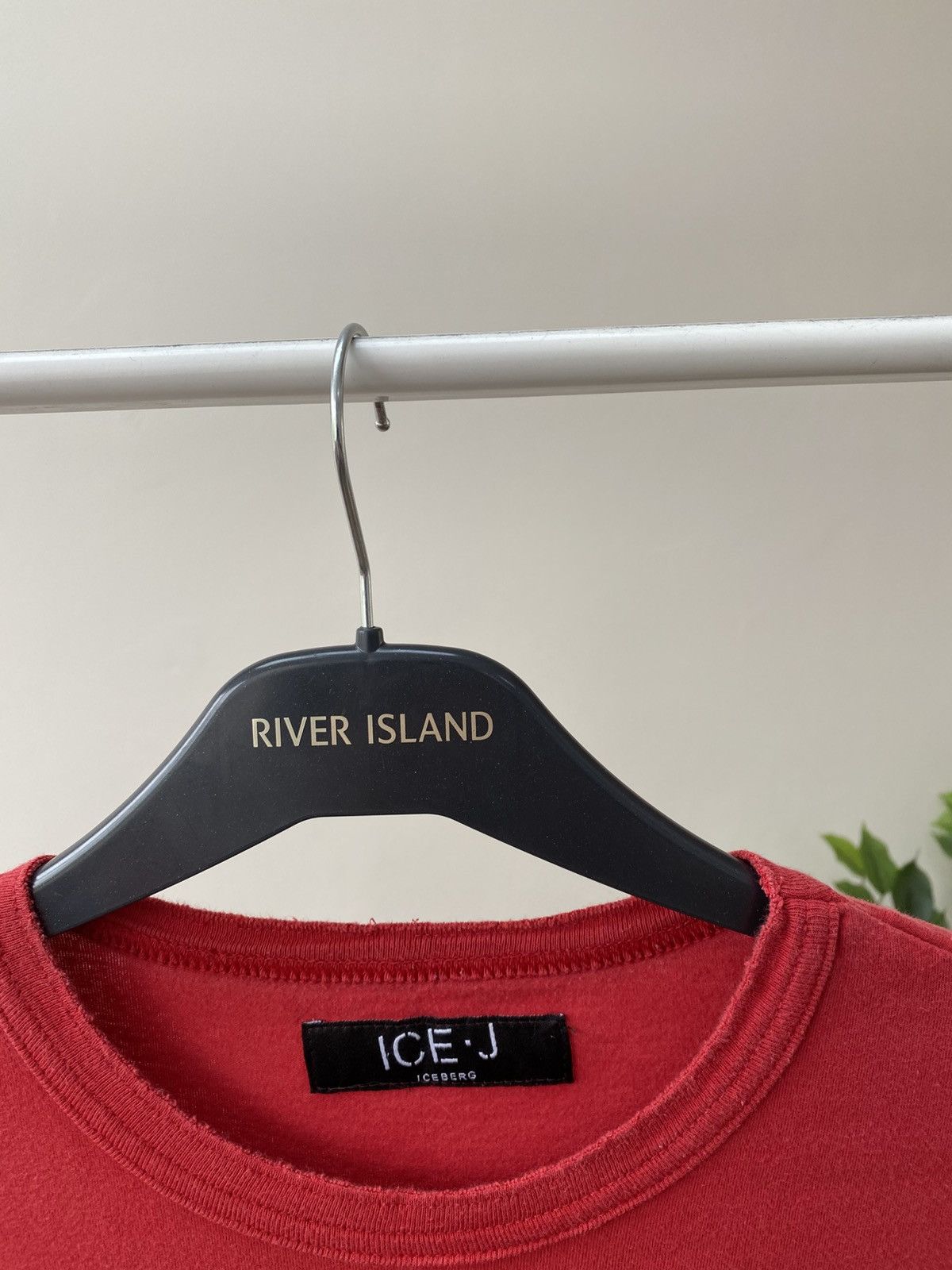 Iceberg × Vintage Vintage Iceberg Y2K red T-Shirt Size US M / EU 48-50 / 2 - 9 Thumbnail