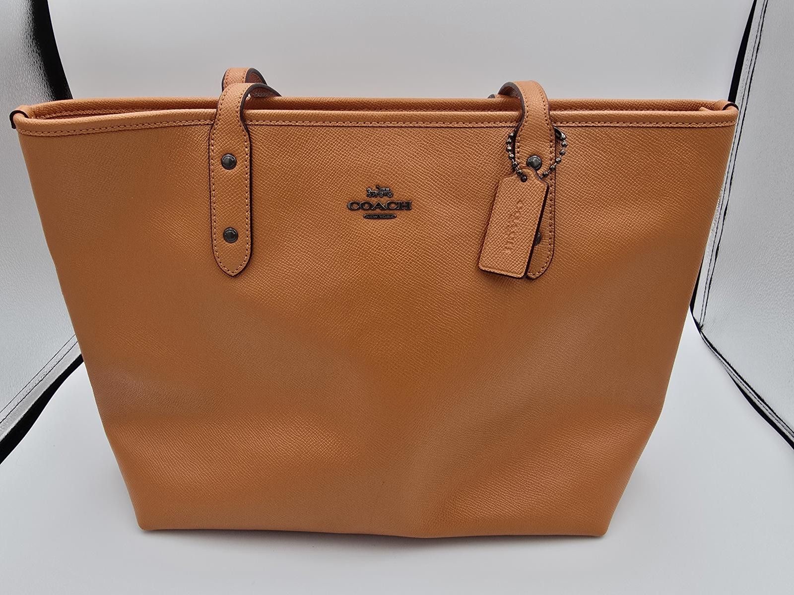 Coach Leather F58846 Light Gold/saddle Brown Tote Bag in Beige, Women's