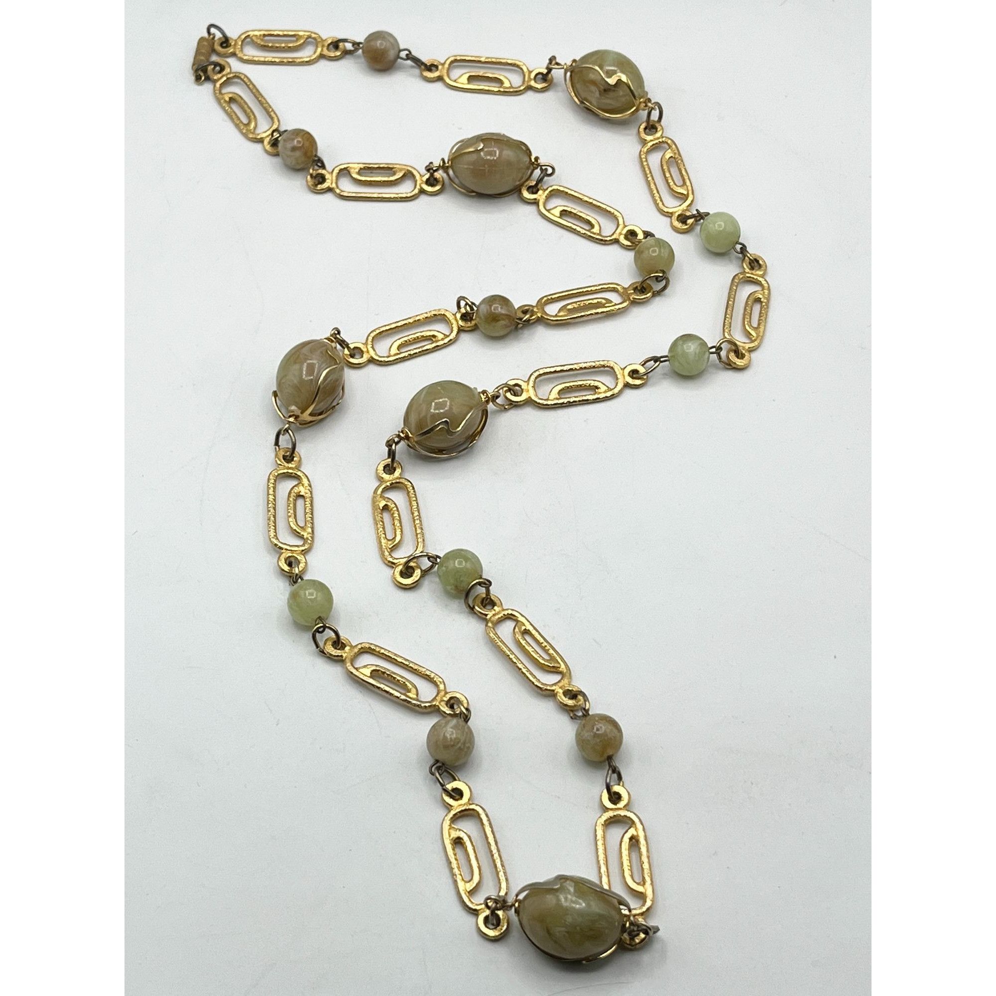 Vintage acrylic stone beaded chain necklace