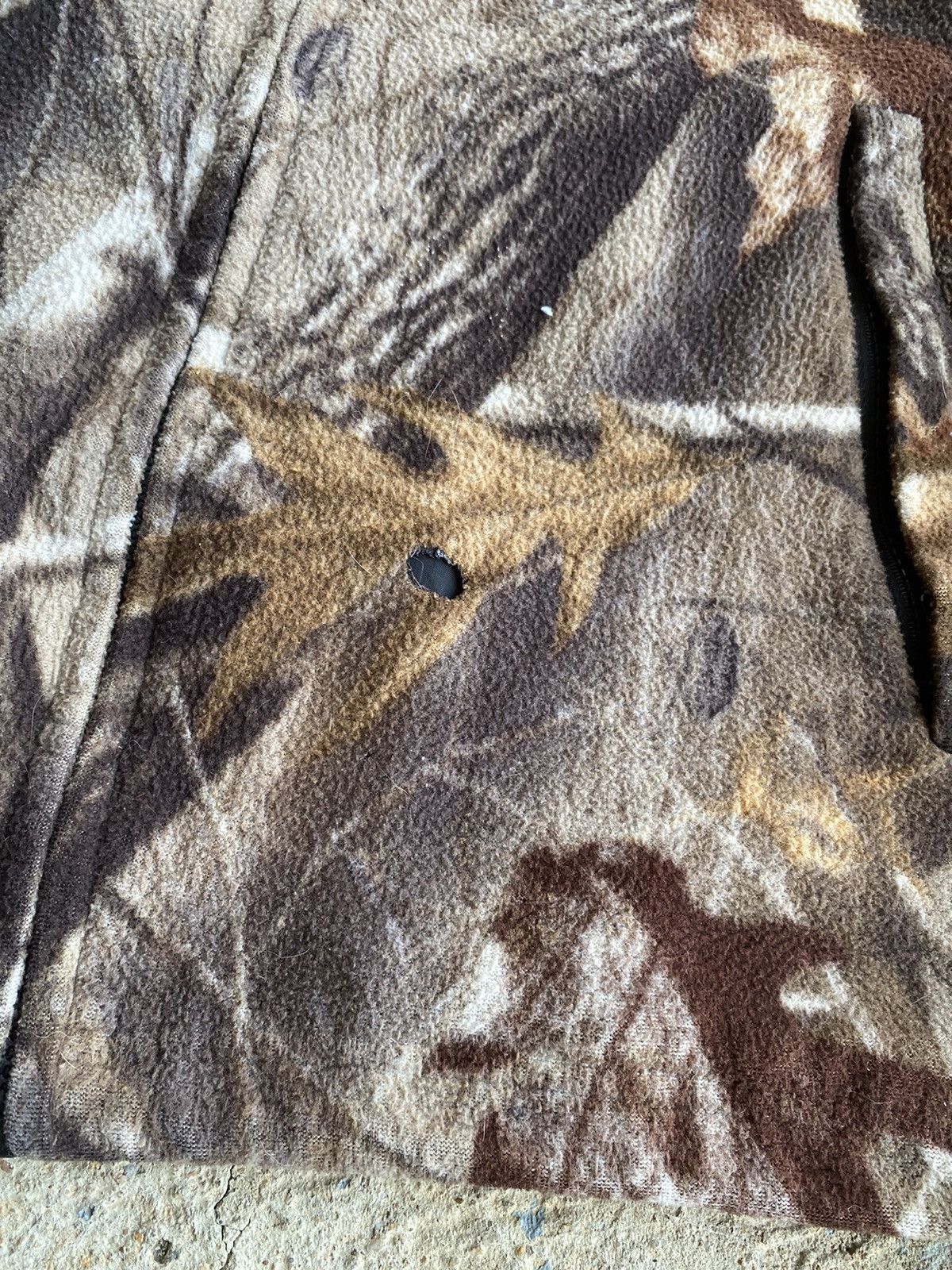 Realtree × Vintage Vintage Y2K Winchester Fleece Camo Distressed Jacket Size US L / EU 52-54 / 3 - 3 Thumbnail