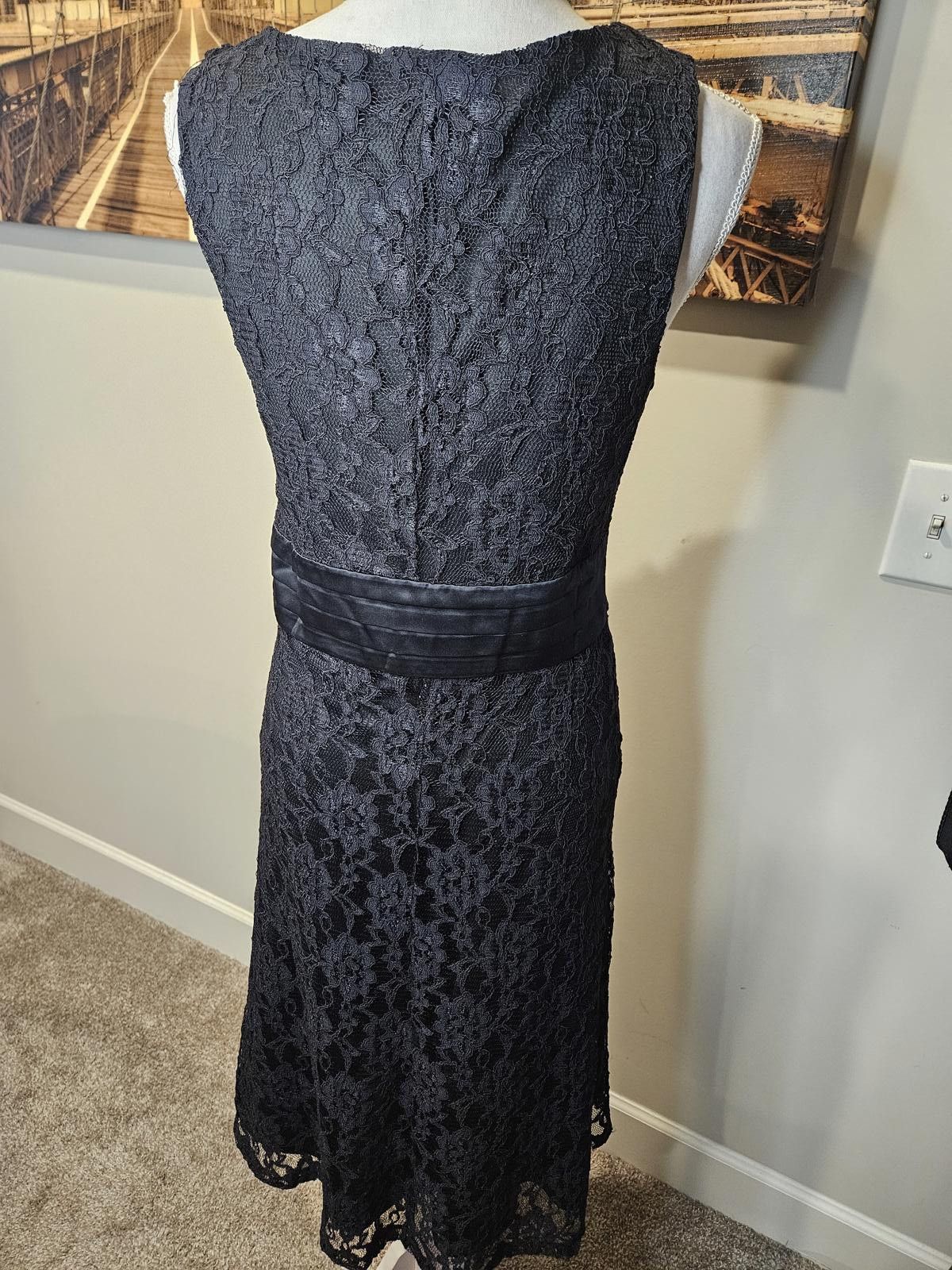 Isaac Mizrahi Isaac Mizrahi Elegant Lace Dress with Satin Waistline Size M / US 6-8 / IT 42-44 - 4 Thumbnail