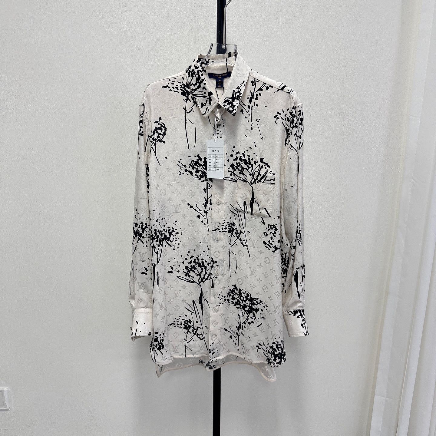Louis Vuitton Louis Vuitton Monogram Floral Silk Button Up Size 40 Size S / US 4 / IT 40 - 1 Thumbnail