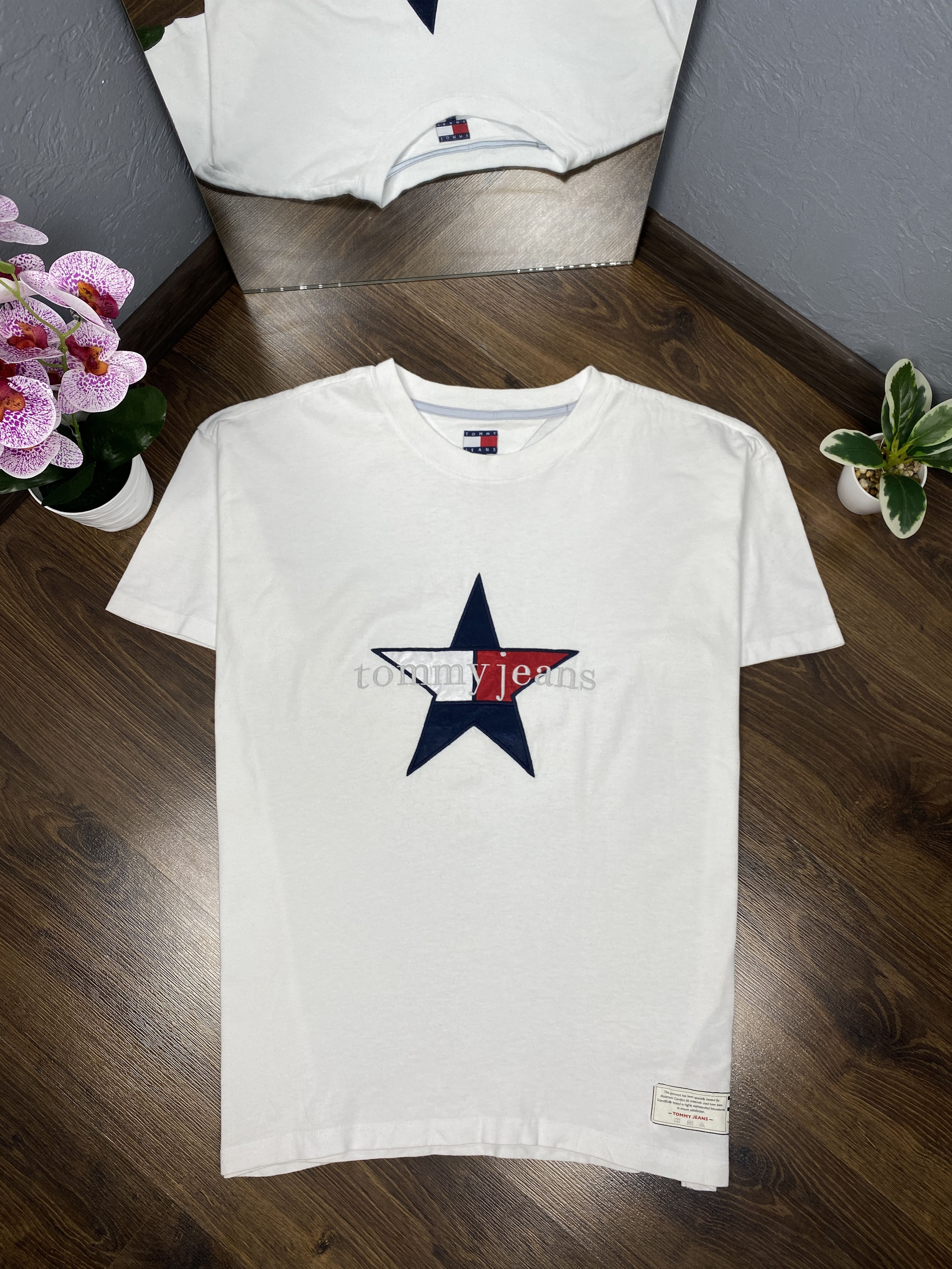 Tommy Hilfiger Tommy Hilfiger Jeans embroidered logo vintage t-shirt Size US S / EU 44-46 / 1 - 1 Thumbnail
