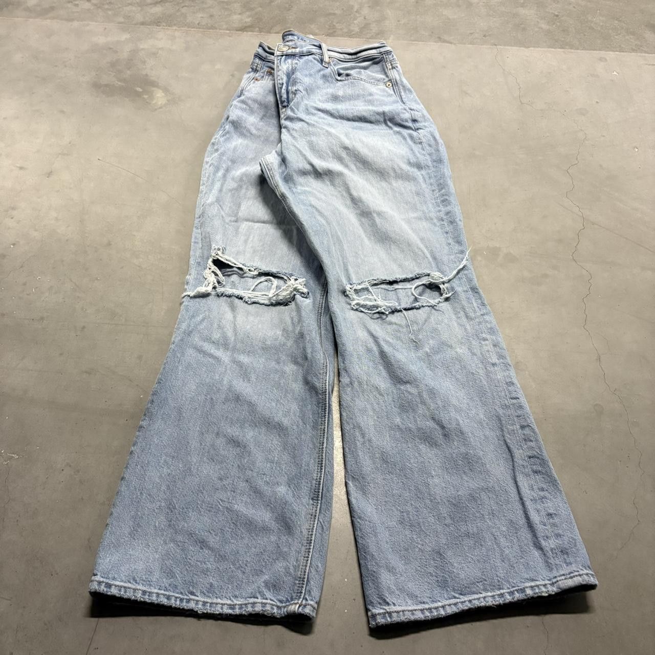Vintage Crazy Vintage Y2K/2000s Baggy Bootcut Ripped Light Blue Wash Denim Jeans! Size US 34 / EU 50 - 3 Thumbnail