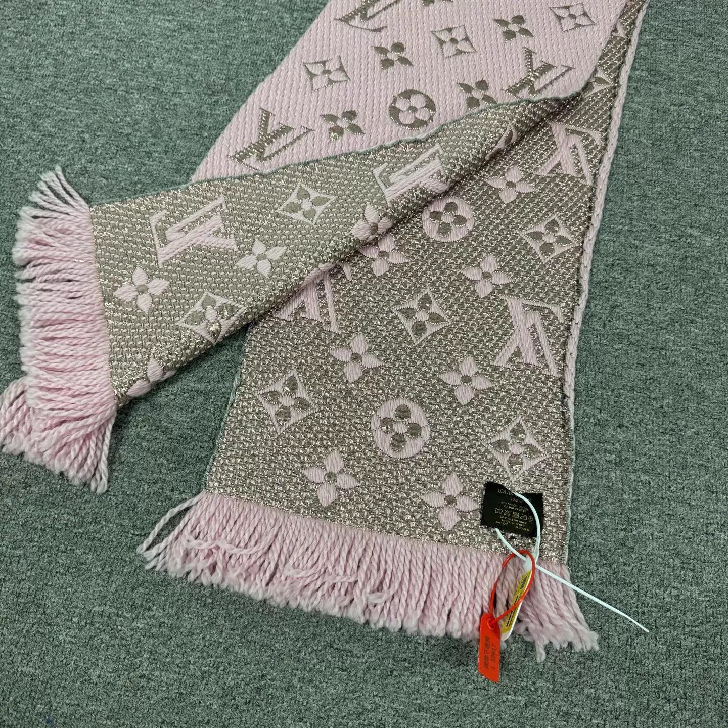 Louis Vuitton LV Pink Monogram Silver Thread Wool Scarf 99 New Size ONE SIZE - 3 Thumbnail