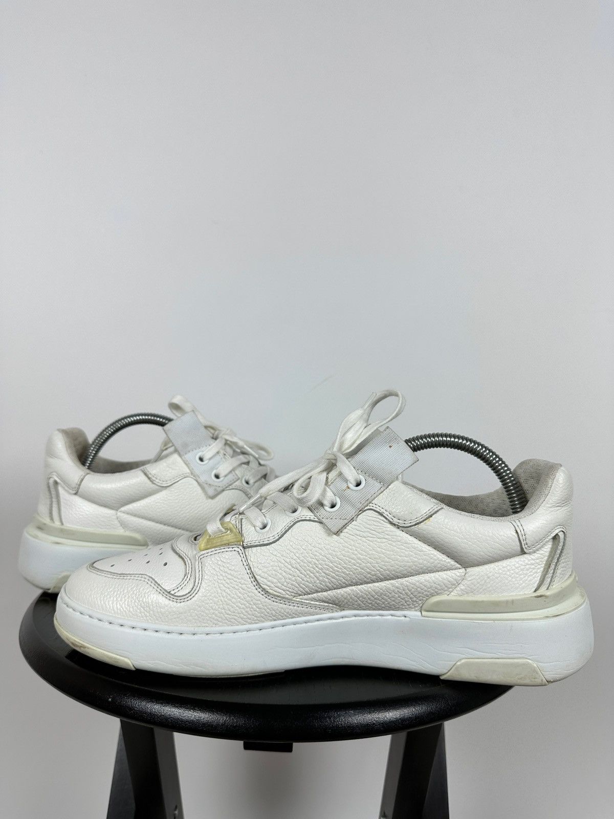 Givenchy Givenchy Wing Low Top White Sneakers Size US 8 / EU 41 - 9 Thumbnail