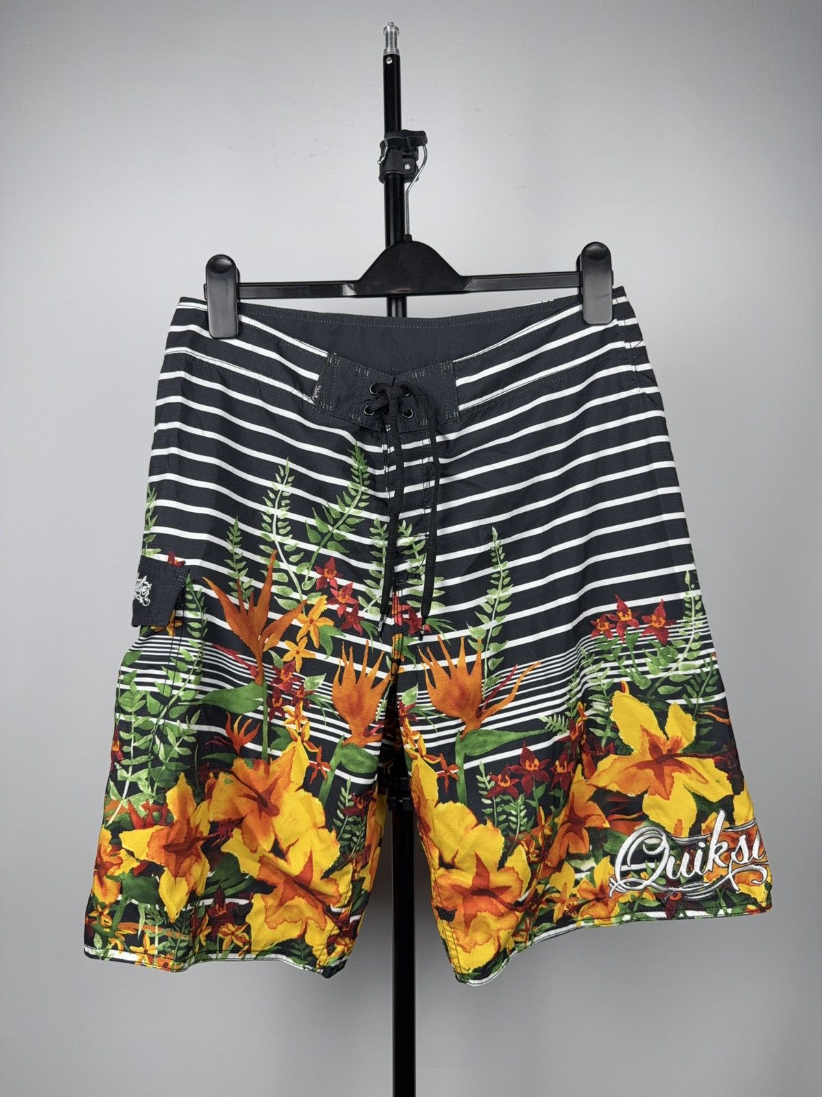 Quiksilver 00s Quiksilver Tropical Floral Surf Board Shorts Size 34 Size US 34 / EU 50 - 1 Thumbnail