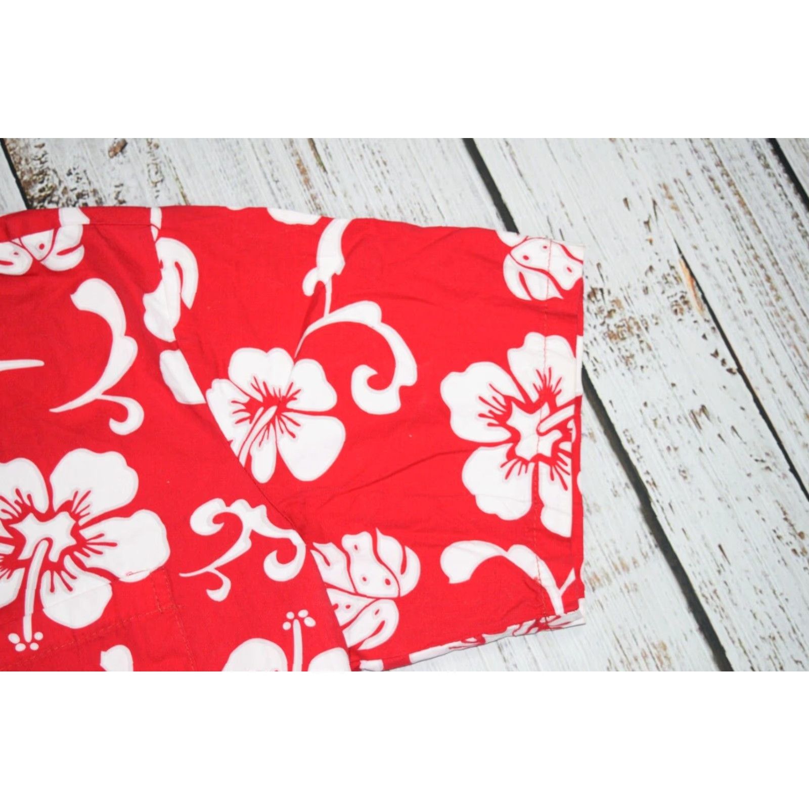 Vintage VINTAGE Palm Wave Hawaiian Camp Shirt Aloha Floral Red Hibiscus Classic Button M Mens Size US M / EU 48-50 / 2 - 4 Thumbnail