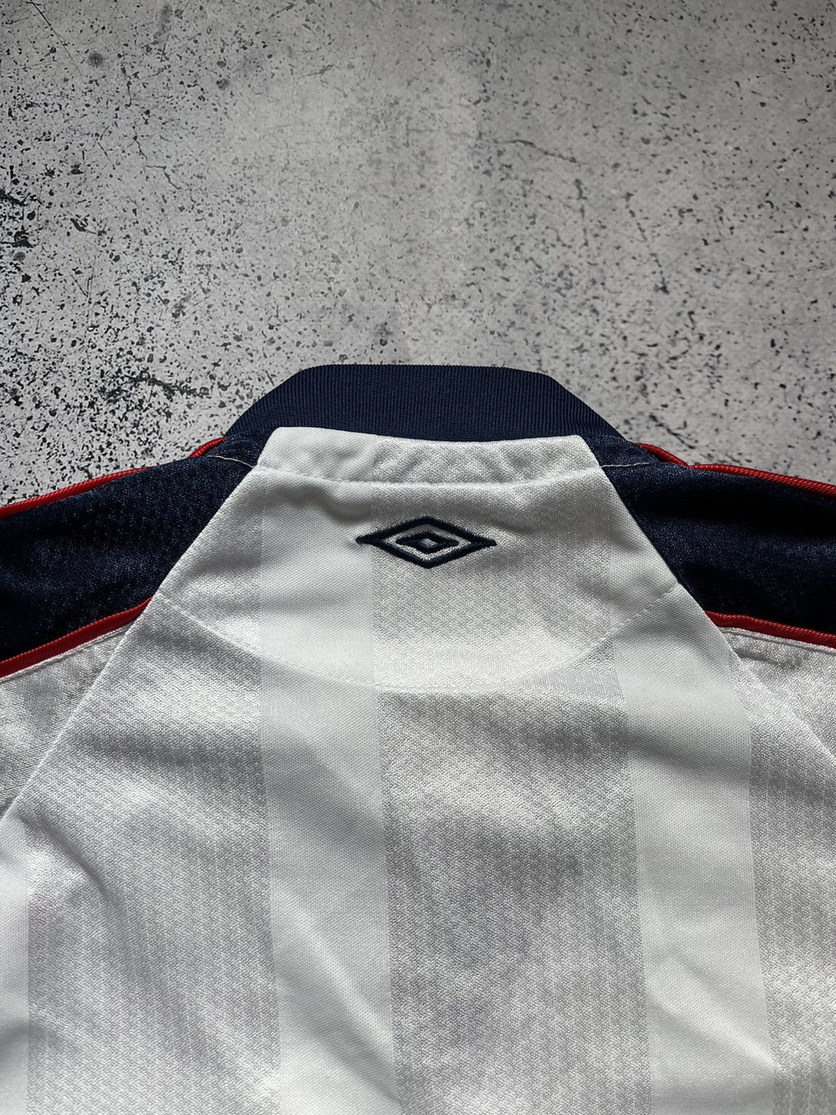 Umbro Vintage Umbro Soccer Jersey T-shirt Stripes Logo Tee Y2K USA Size US S / EU 44-46 / 1 - 7 Thumbnail