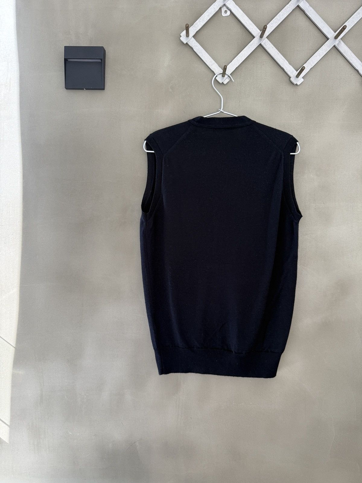 John Smedley John Smedley England Extra Fine Merino Wool Knit Men's Vest Size US S / EU 44-46 / 1 - 7 Thumbnail
