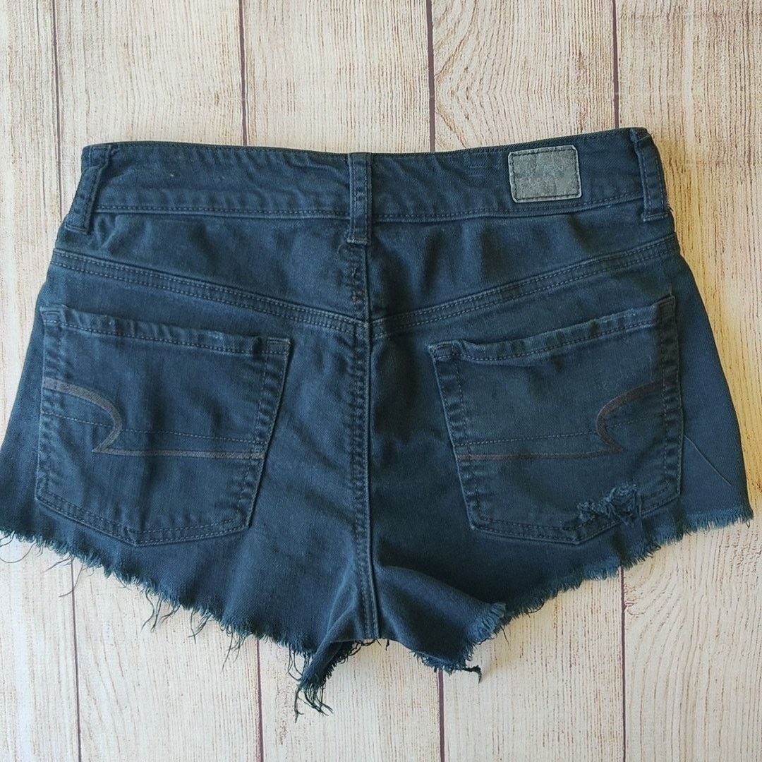 American Eagle Outfitters Distressed hi-rise festival denim shorts sz 2 Size 26" / US 2 / IT 38 - 2 Thumbnail
