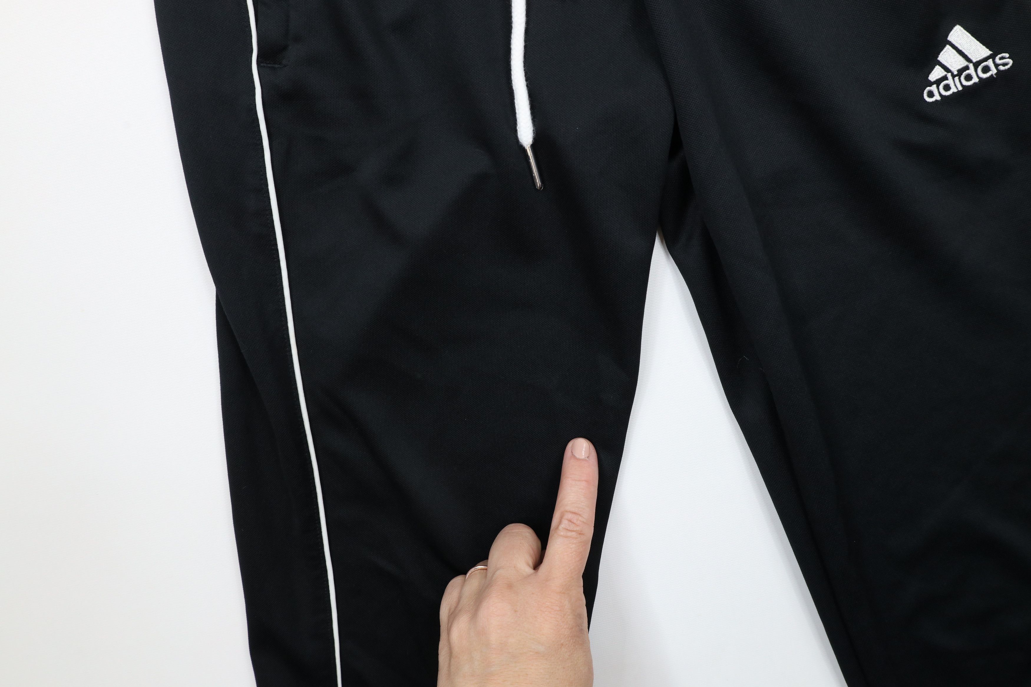 Adidas × Vintage Vintage Adidas Tapered Leg Warm Up Soccer Pants Black Size US 34 / EU 50 - 7 Thumbnail