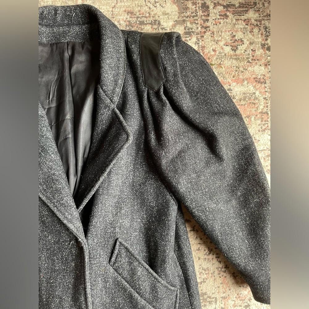 Designer Vintage long wool trench coat with oversized shoulders Size XL / US 12-14 / IT 48-50 - 2 Thumbnail