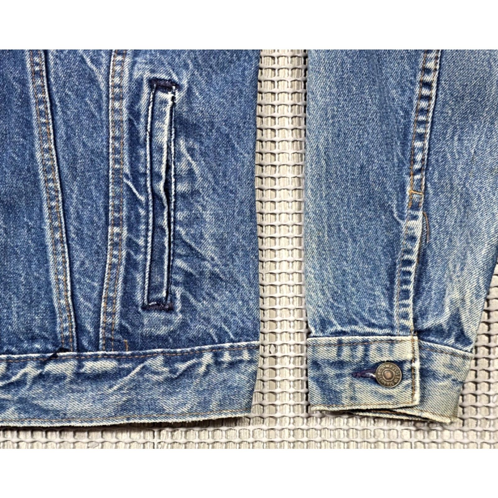 Levi's VINTAGE Levi’s Trucker Denim Jean Jacket 36R Distressed Med Wash 70506 80s 90s Jeans Jacket Mens Blue Size US 36 / EU 52 - 6 Thumbnail