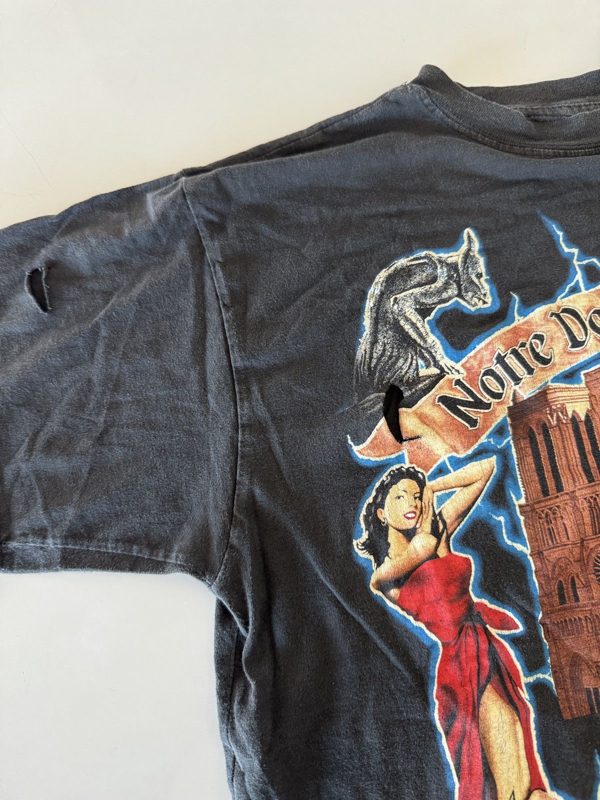 Vintage *RARE* VINTAGE PARIS NOTRE DAME CHURCH GOD QUASIMODO TV SHOW Size US XL / EU 56 / 4 - 7 Thumbnail
