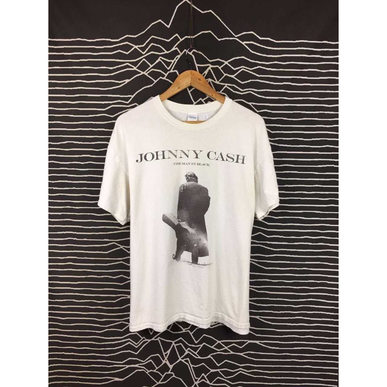 Band Tees Johnny Cash The Man In Black Graphic Band Tee Size US XL / EU 56 / 4 - 2 Thumbnail