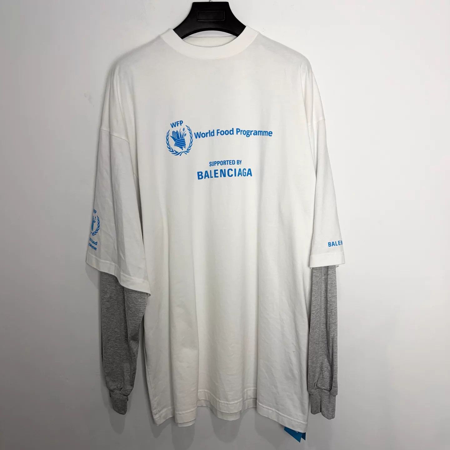 Balenciaga Balenciaga x WFP FW22 Logo Oversized LS Crewneck Tee Size 3 Size US L / EU 52-54 / 3 - 1 Thumbnail