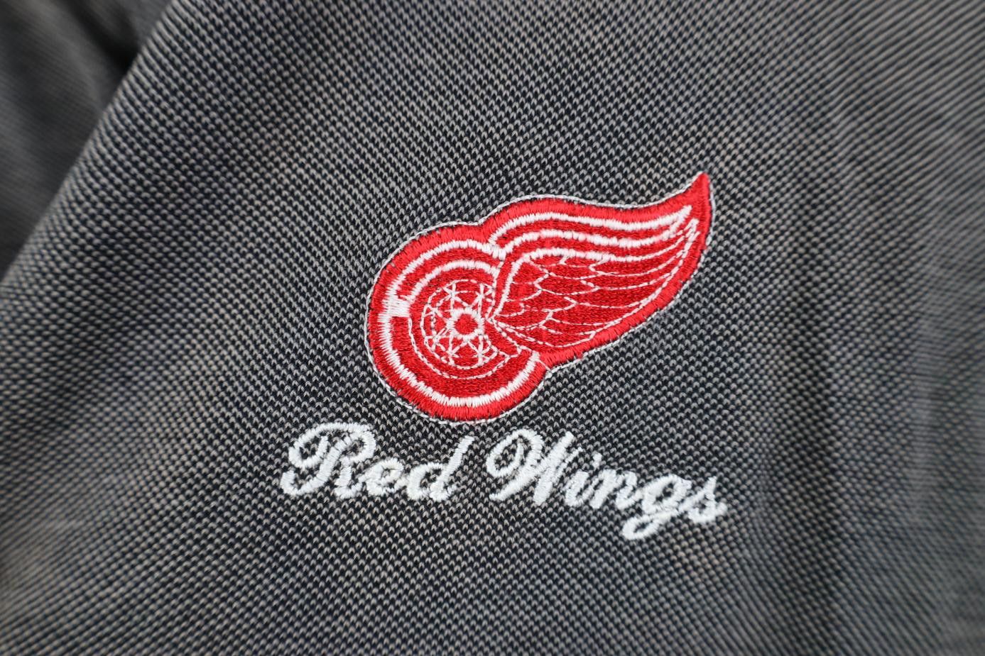 Vintage Vintage 90s Sun Faded Red Wings Hockey Knit Henley T-Shirt Size US XL / EU 56 / 4 - 4 Thumbnail