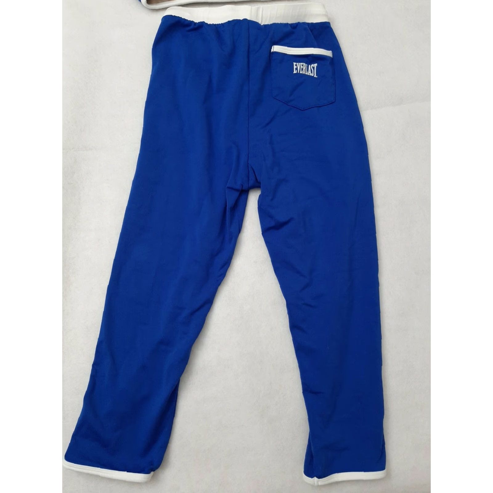 Everlast Everlast Workout Outfit top and pants blue and white womens nylon petite small S Cropped Inseam 19 Waist 20 PS/ Petite Womens Activewear Nylon Shorts? Size S / US 4 / IT 40 - 7 Thumbnail