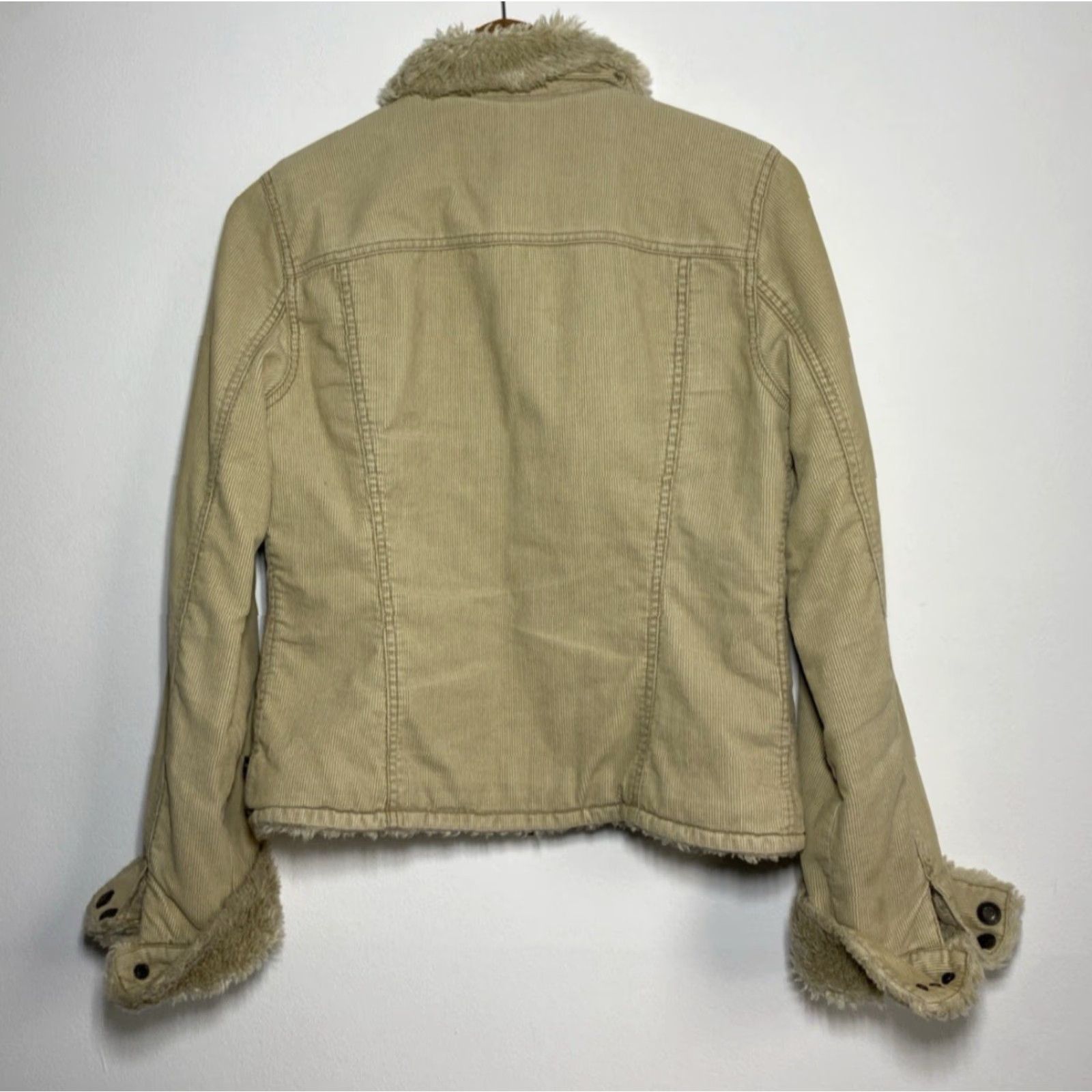 Abercrombie & Fitch Abercrombie & Fitch Women's Vintage Corduroy Trucker Jacket SZ M Beige Long Sleeve Zip Jacket Size M / US 6-8 / IT 42-44 - 3 Thumbnail