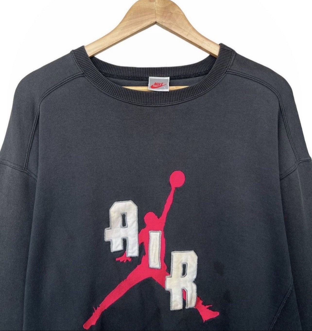 Jordan Brand × Nike × Vintage Vintage 90s Nike Air Jordan Embroidered Bulls Sweatshirt Size US L / EU 52-54 / 3 - 3 Thumbnail