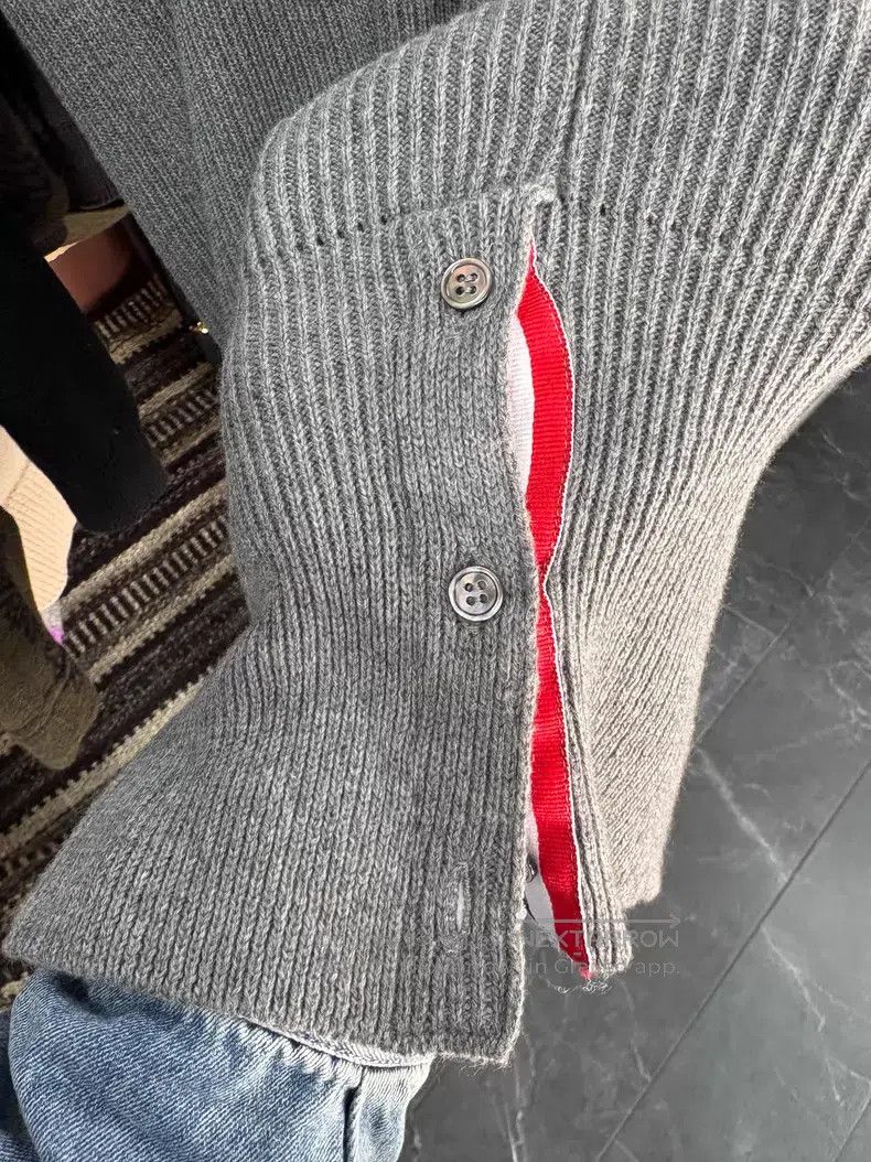 Thom Browne Thom Browne Gray Cashmere Knit Cardigan, Classic Red and W Size US L / EU 52-54 / 3 - 3 Thumbnail