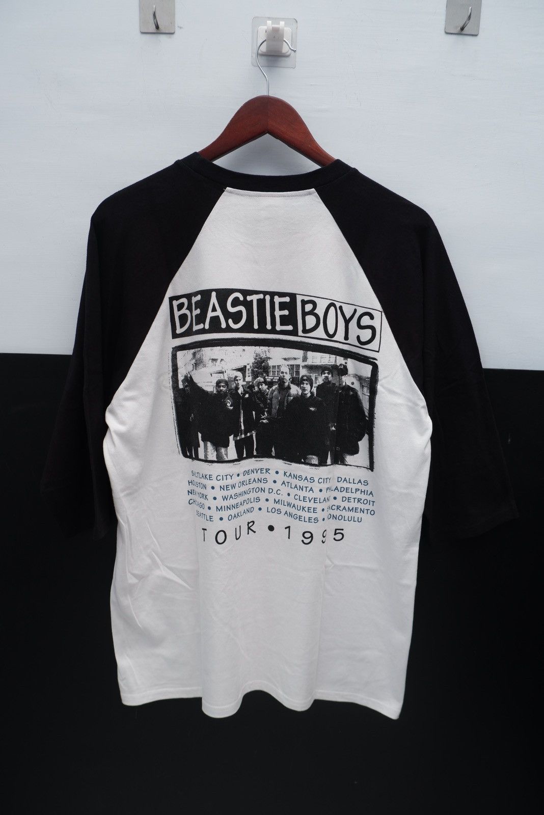Band Tees Beastie Boys Raglan Tshirt Size US XL / EU 56 / 4 - 4 Thumbnail