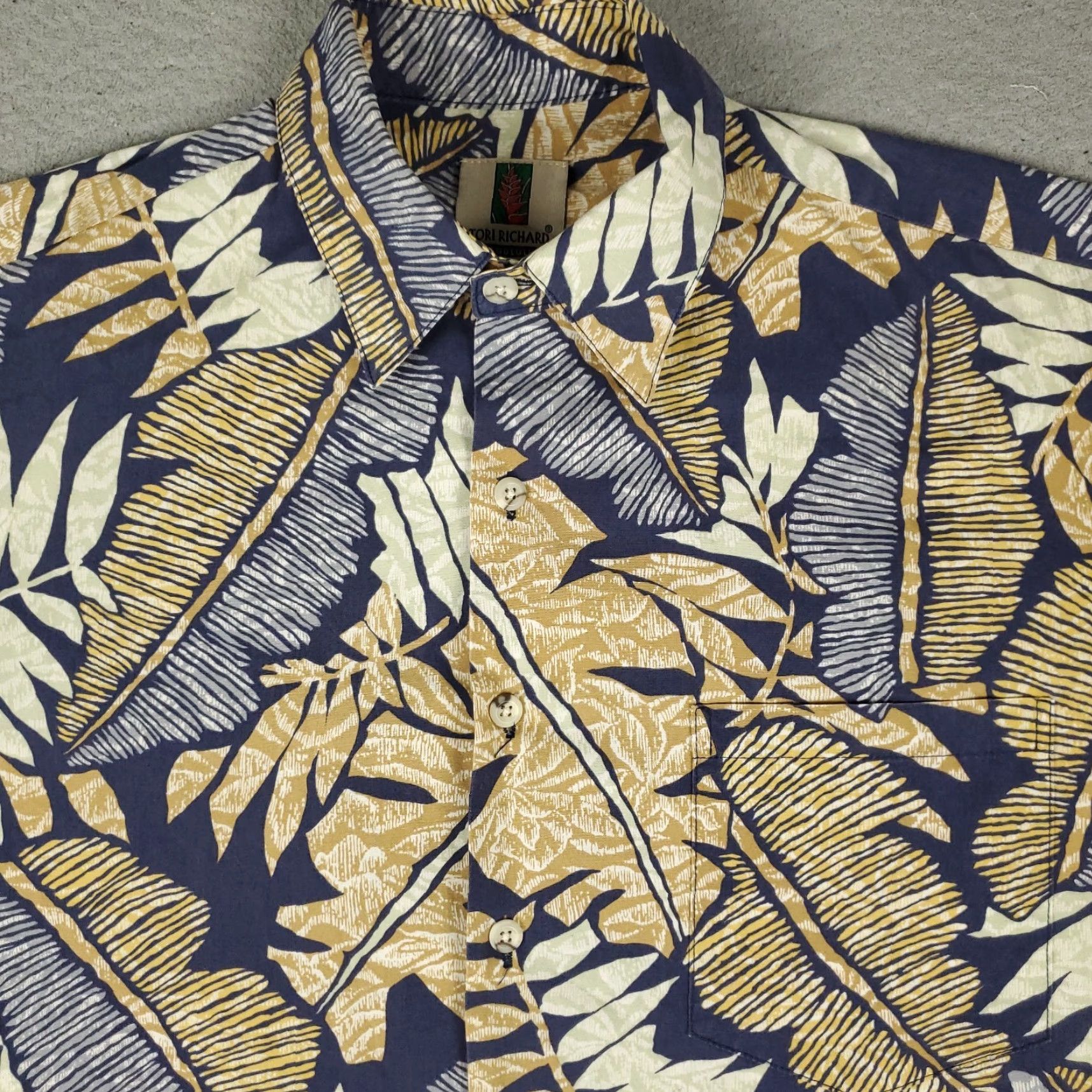 Tori Richard Tori Richard Shirt Mens Large Blue Beige Leaf Print Button Up Short Sleeve Size US L / EU 52-54 / 3 - 2 Thumbnail