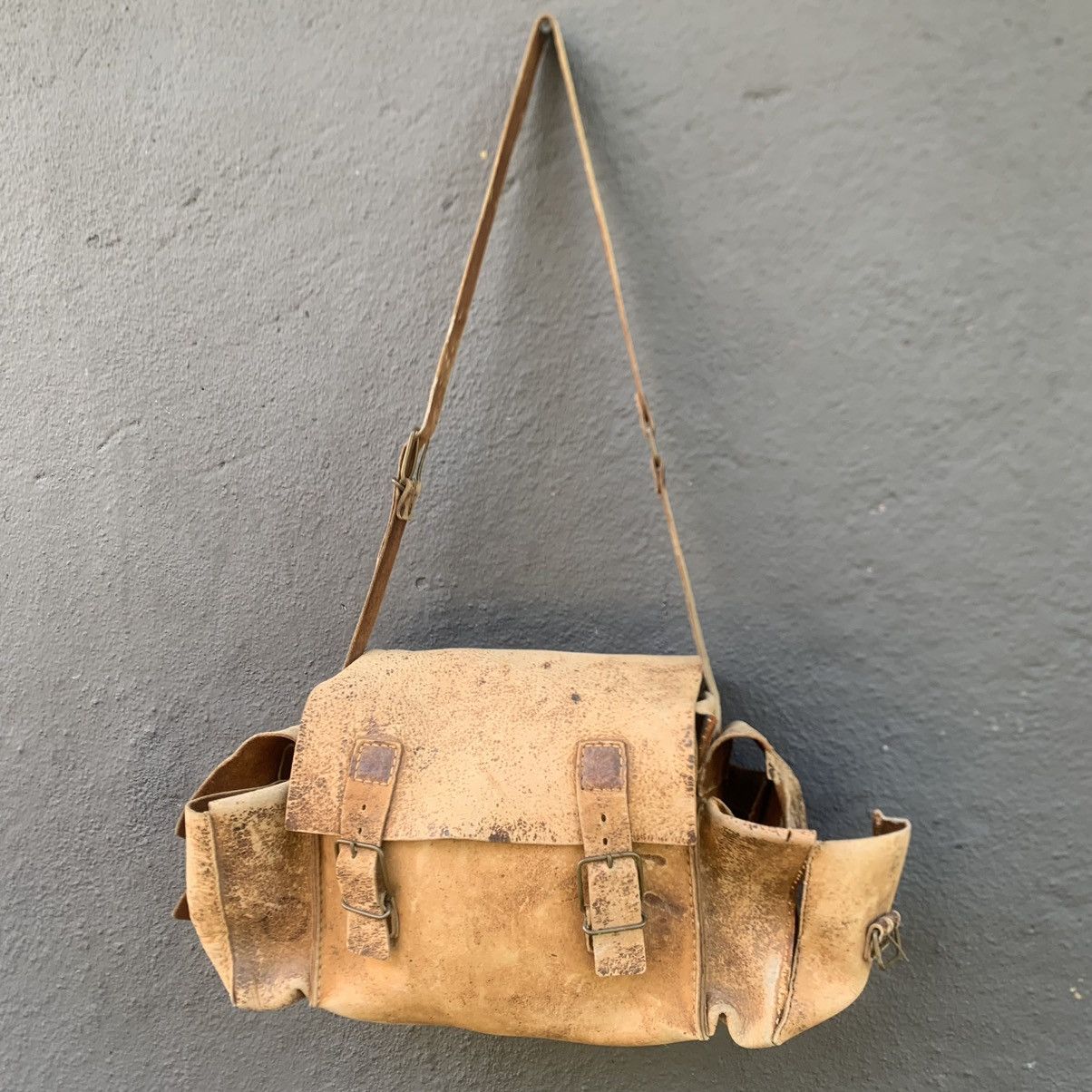 Genuine Leather Thrashed Vintage Genuine Leather Bag Size ONE SIZE - 1 Thumbnail