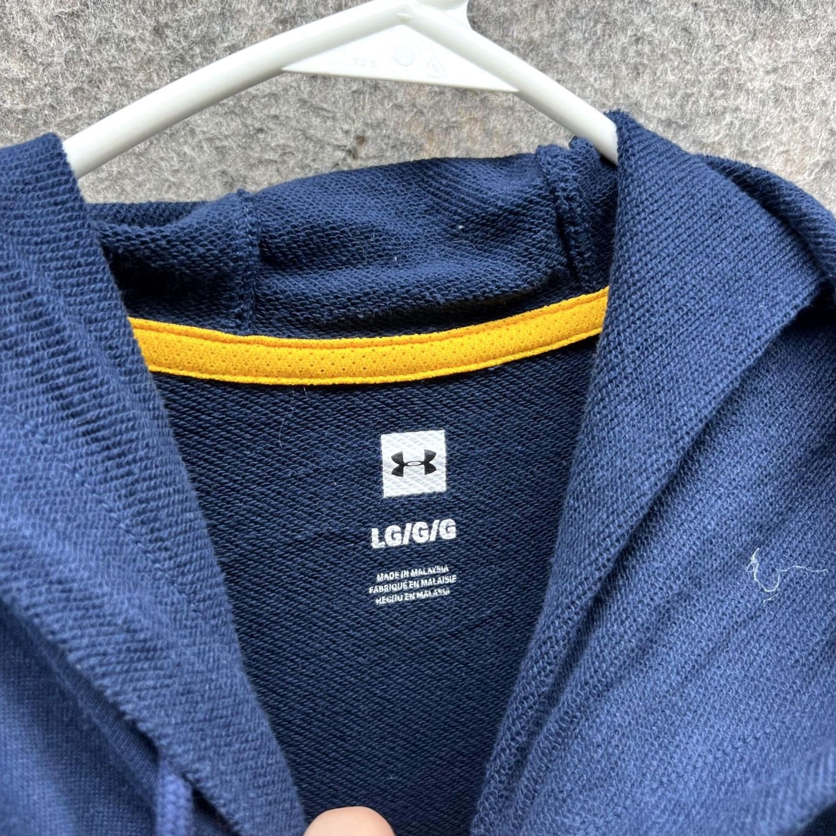 Under Armour VINTAGE Under Armour Sweater Men Large Hooded Sleeveless Blue logo Pullover Casual Workwear Soldier? (Note: unclear) Size US L / EU 52-54 / 3 - 6 Thumbnail