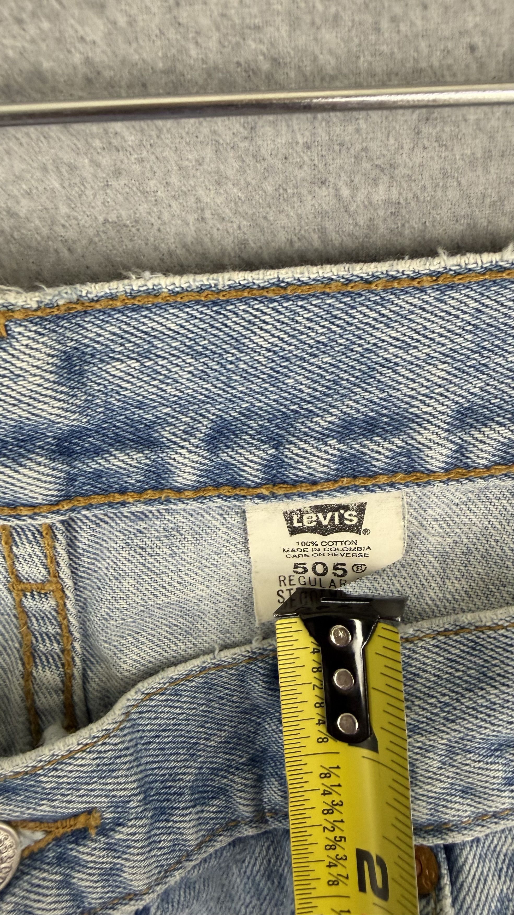 Levi's Levi's 505 Regular Fit Light Wash Jeans Mens 90s y2k Vintage Size US 33 - 8 Thumbnail