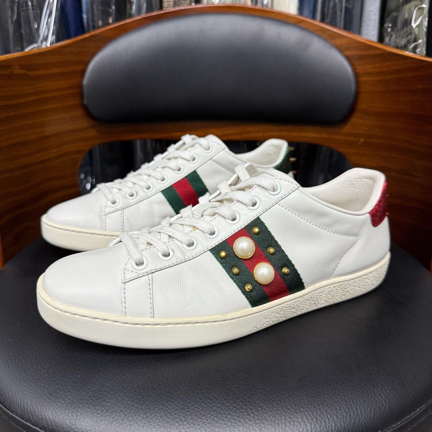 Gucci Gucci White Lowtop Sneakers 37 Women Size US 6.5 / IT 36.5 - 1 Thumbnail