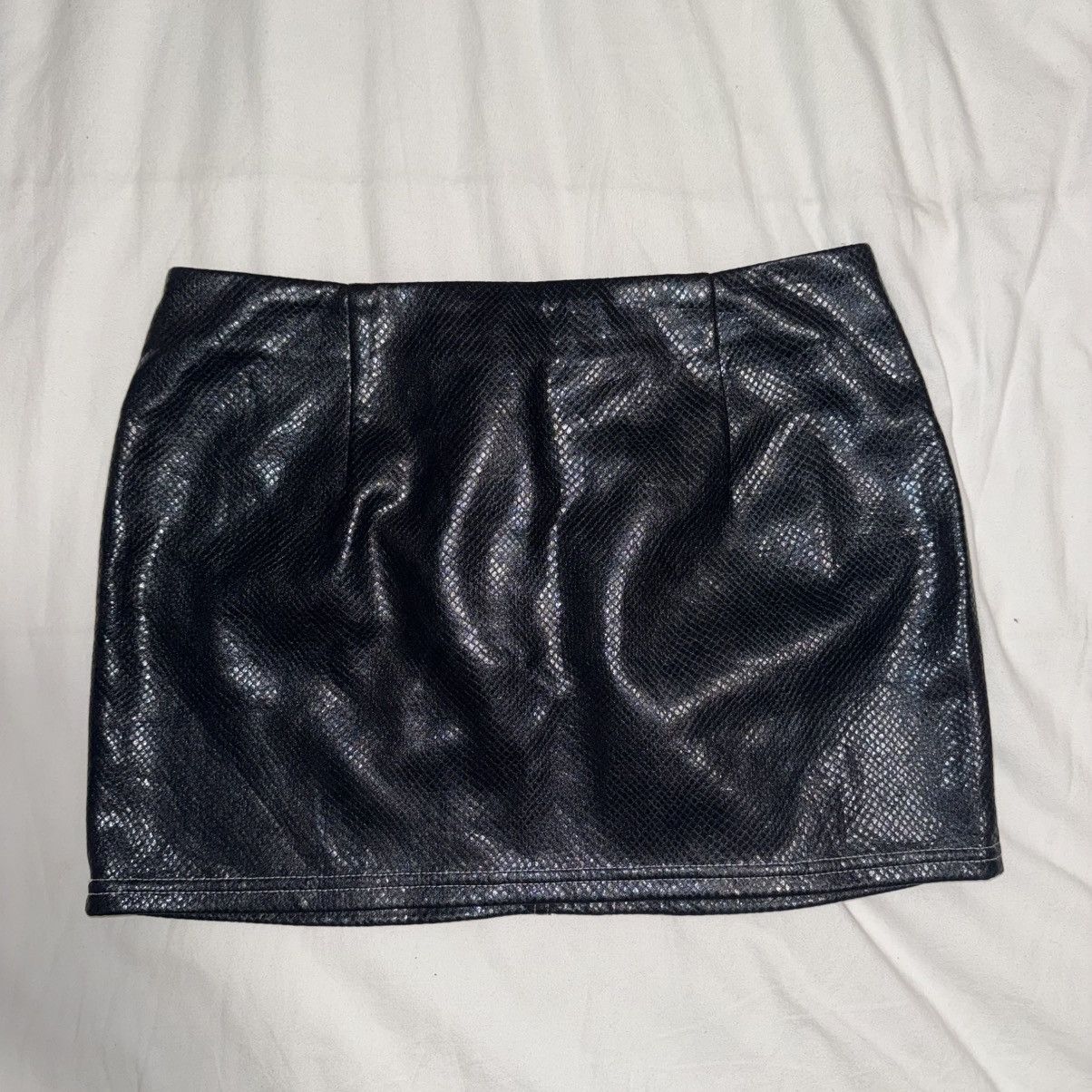 PrettyLittleThing PrettyLittleThing black leather snake print mini skirt Size 26" / US 2 / IT 38 - 2 Thumbnail