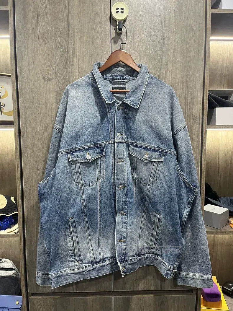 Balenciaga Balenciaga Back tape logo print denim jacket Size US XL / EU 56 / 4 - 1 Thumbnail