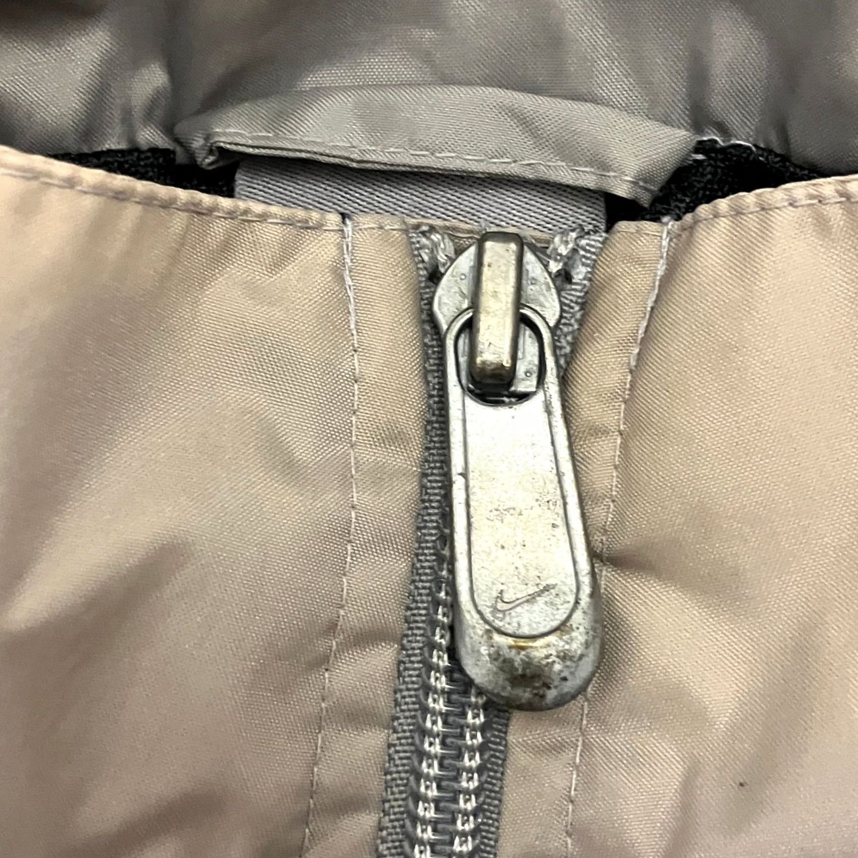 Nike VINTAGE Nike Windbreaker Jacket Mens M Beige Grey Full Zip Windbreaker Size US M / EU 48-50 / 2 - 3 Thumbnail